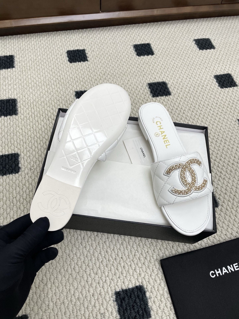 Ch**el slippers